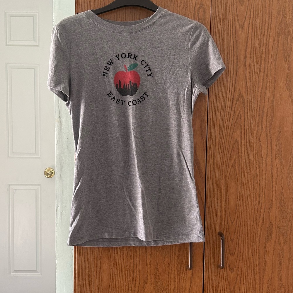 FREE STATE WOMEN’S SIZE MEDIUM GREY TEE SHIRT